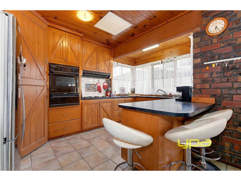 8 Montrose Court, Sydenham VIC 3037