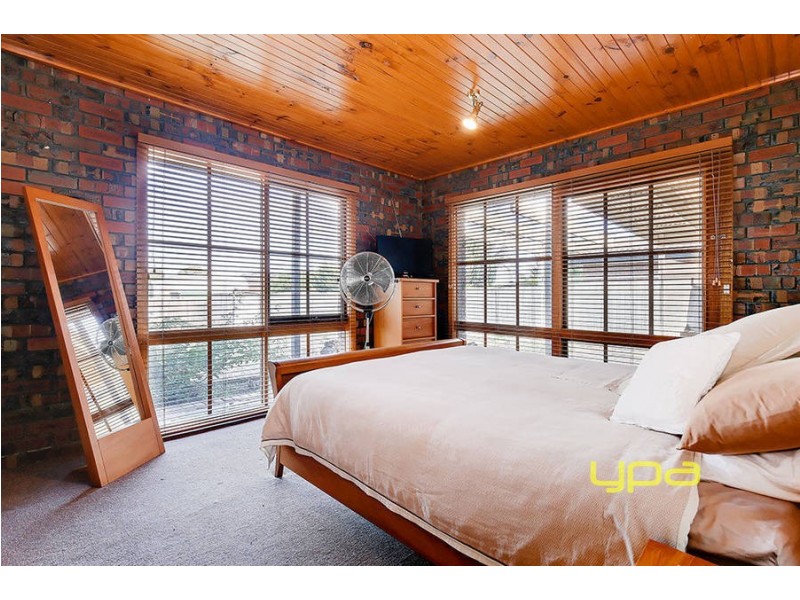 8 Montrose Court, Sydenham VIC 3037