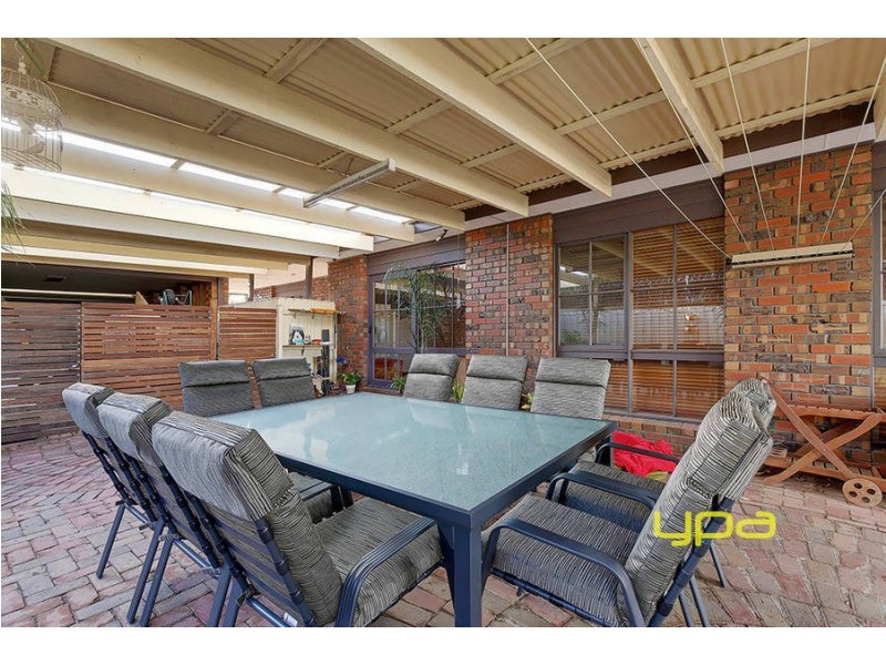 8 Montrose Court, Sydenham VIC 3037