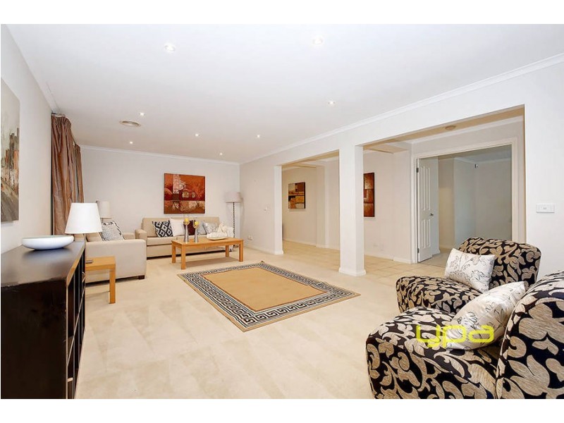 22 Highbury Drive, Hillside VIC 3037