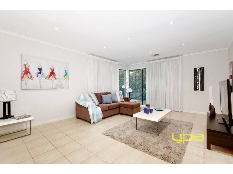 22 Highbury Drive, Hillside VIC 3037