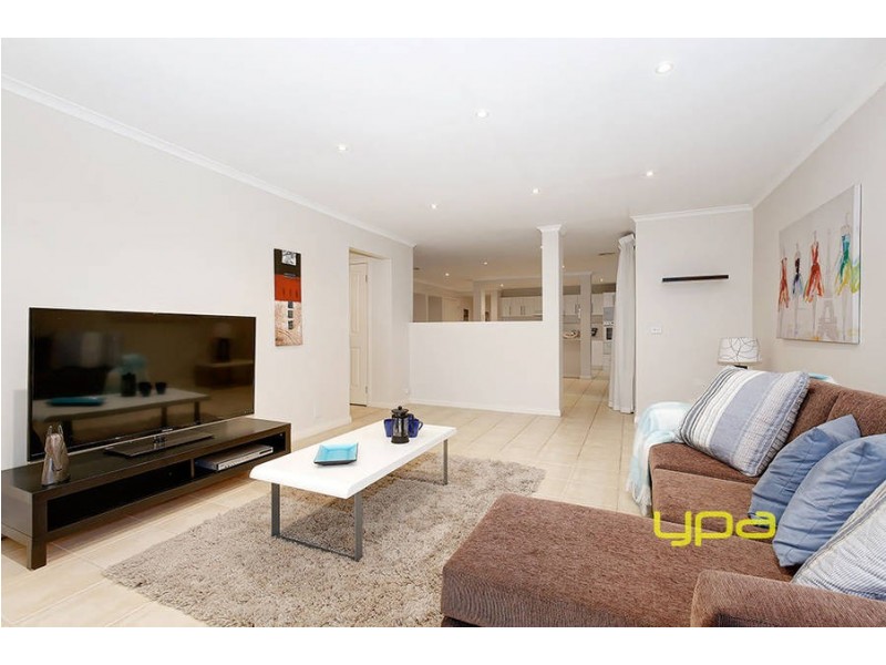 22 Highbury Drive, Hillside VIC 3037