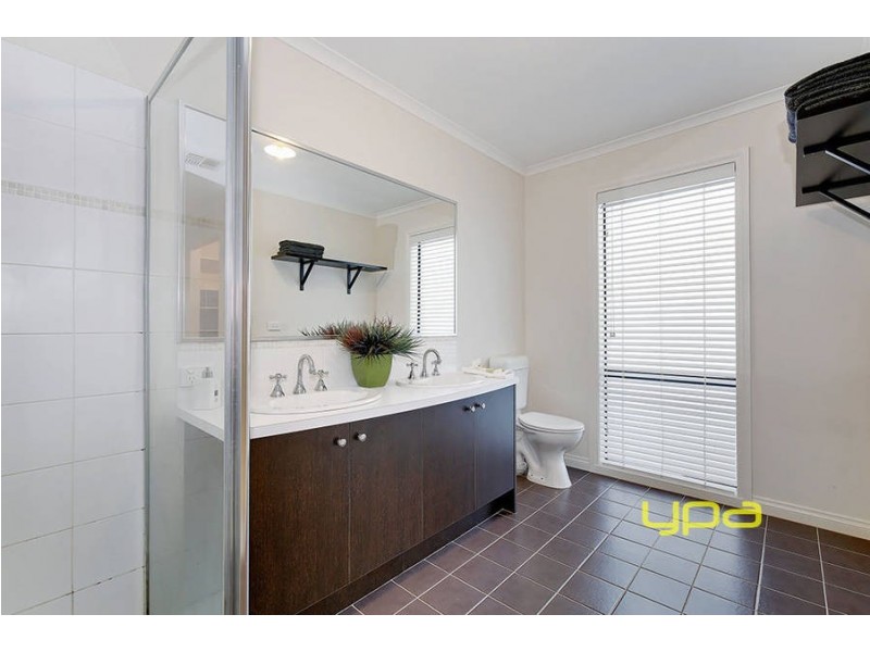 22 Highbury Drive, Hillside VIC 3037