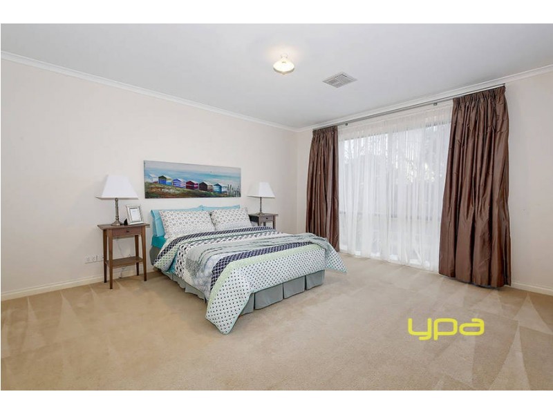 22 Highbury Drive, Hillside VIC 3037