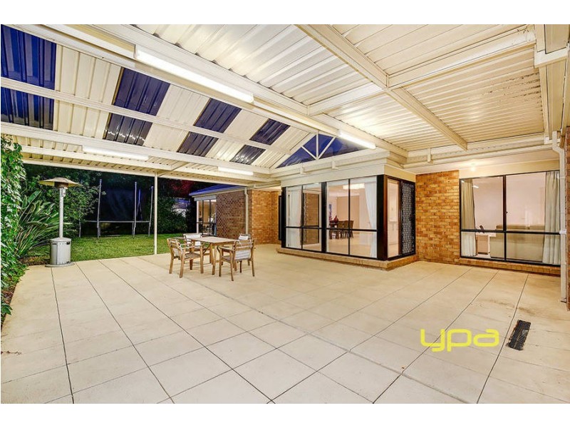 22 Highbury Drive, Hillside VIC 3037