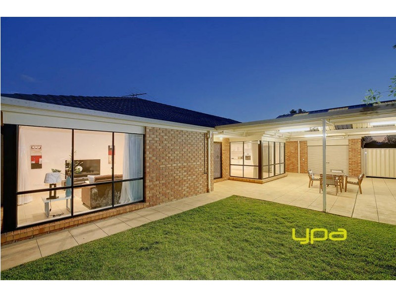 22 Highbury Drive, Hillside VIC 3037