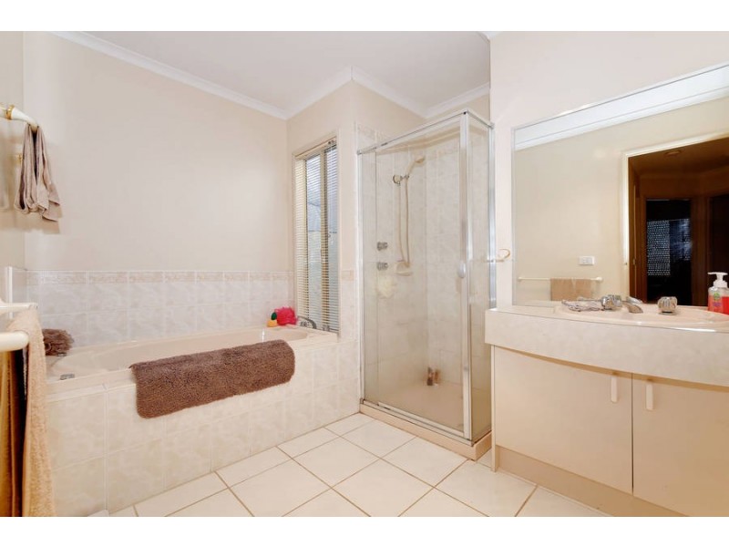 17 Allenby Road, Hillside VIC 3037