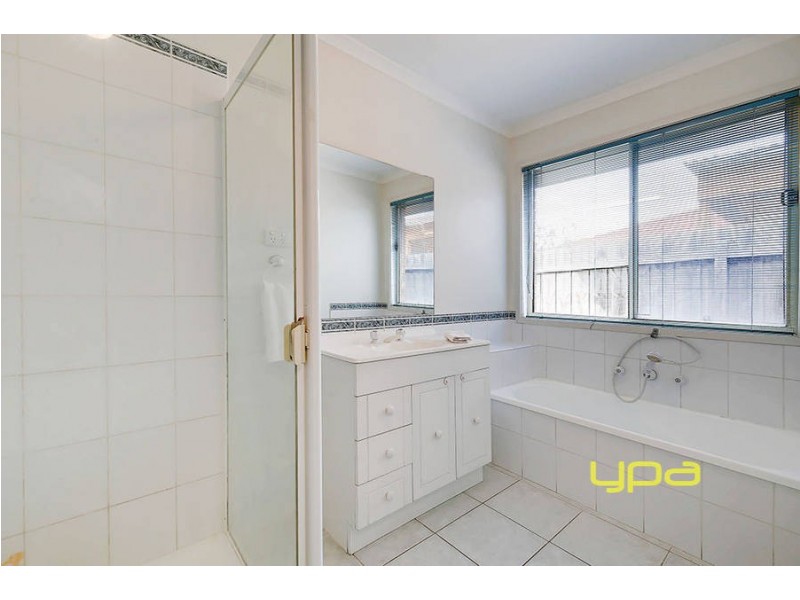 8 Brindalee Way, Hillside VIC 3037