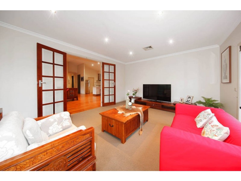 9 Bowman Court, Taylors Hill VIC 3037