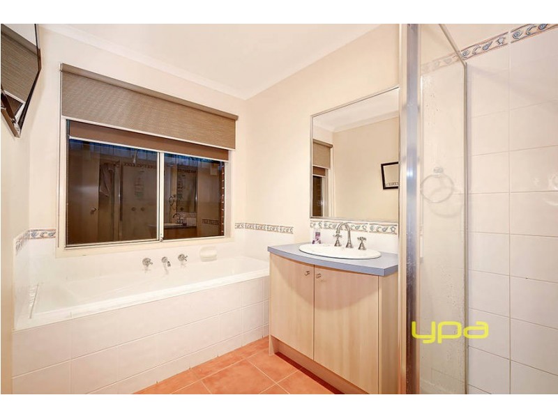 2  Eliza Court, Hillside VIC 3037