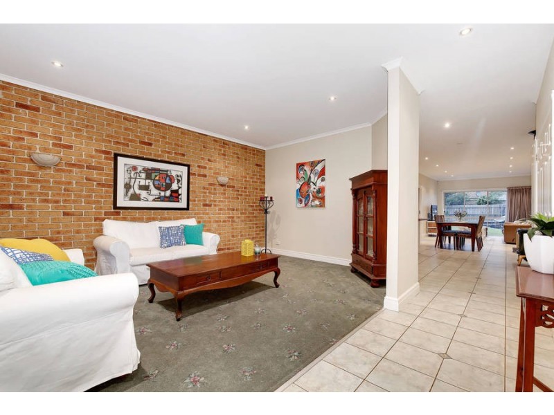 38 Manchester Drive, Sydenham VIC 3037