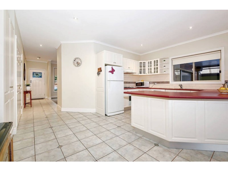 38 Manchester Drive, Sydenham VIC 3037