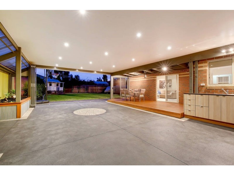 38 Manchester Drive, Sydenham VIC 3037