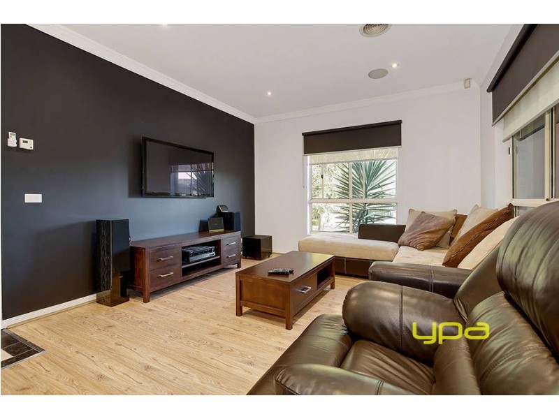 1/10 Elgin Close, Hillside VIC 3037