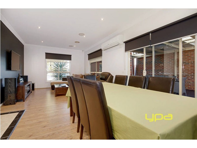 1/10 Elgin Close, Hillside VIC 3037