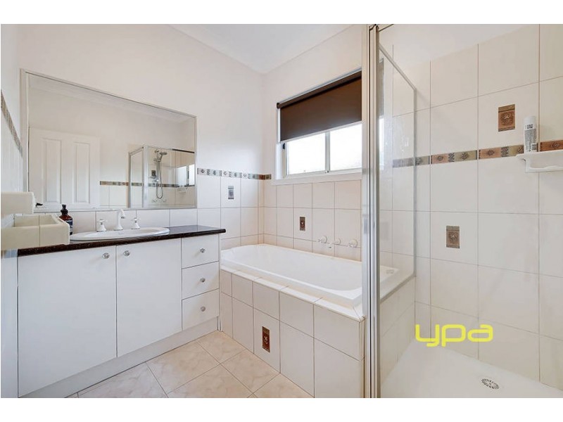 1/10 Elgin Close, Hillside VIC 3037