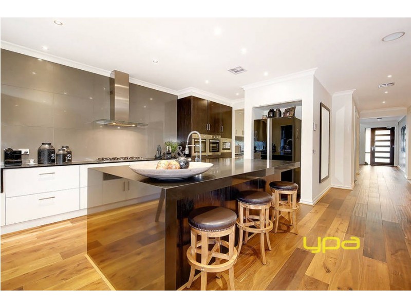 6 Subiaco Way, Taylors Hill VIC 3037