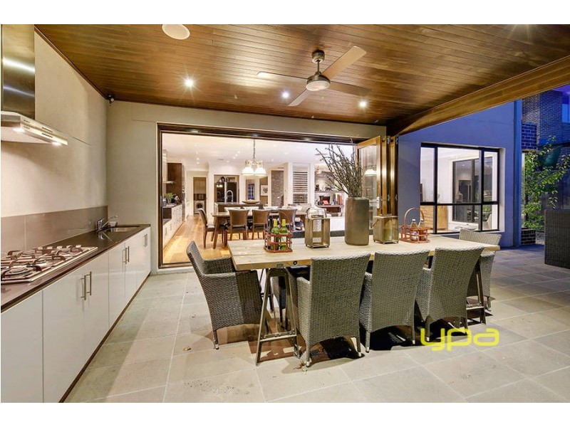 6 Subiaco Way, Taylors Hill VIC 3037