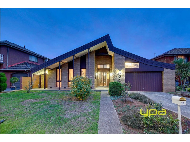 13 Koroit Place, Taylors Lakes VIC 3038