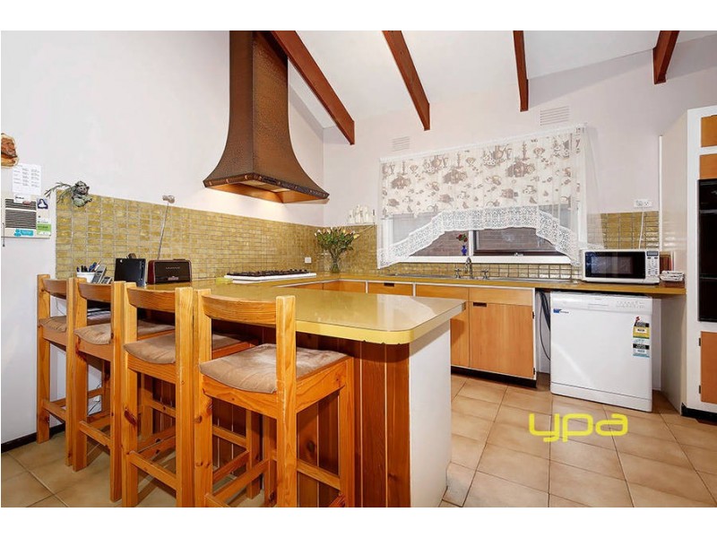 13 Koroit Place, Taylors Lakes VIC 3038