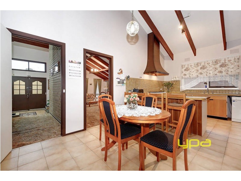 13 Koroit Place, Taylors Lakes VIC 3038