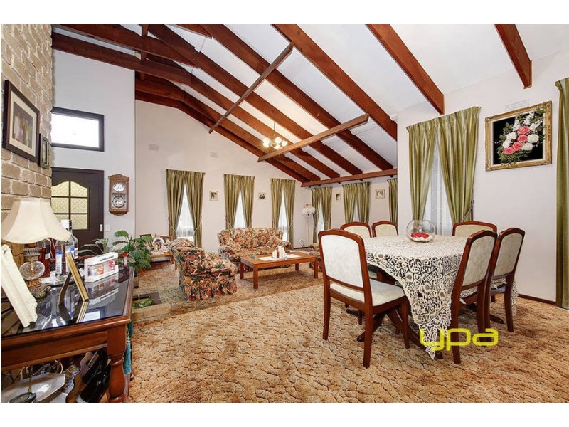 13 Koroit Place, Taylors Lakes VIC 3038