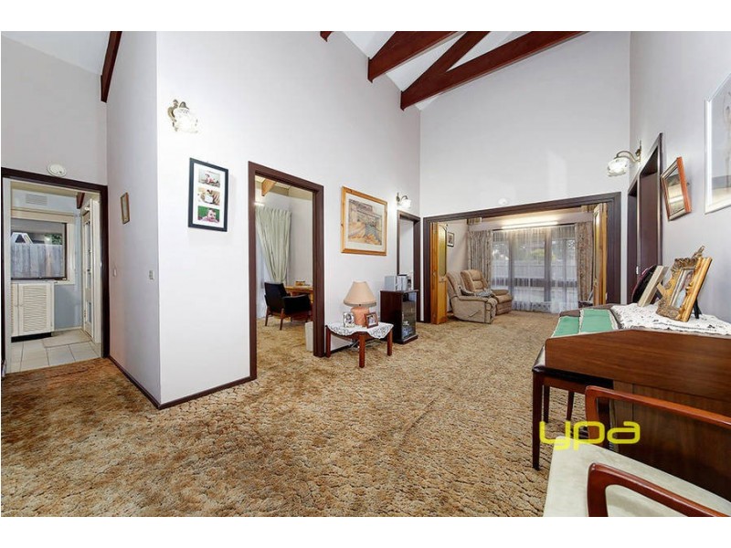 13 Koroit Place, Taylors Lakes VIC 3038