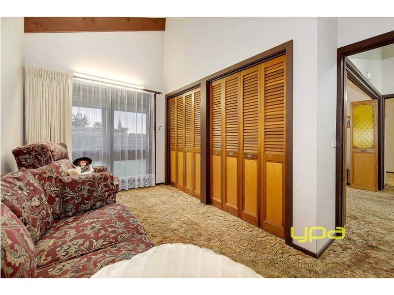 13 Koroit Place, Taylors Lakes VIC 3038