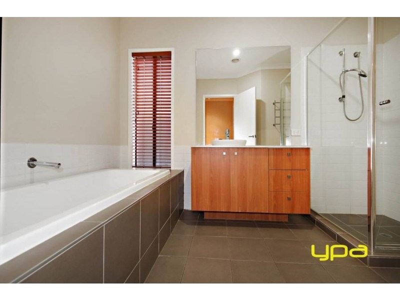 47 Queens Parade, Hillside VIC 3037