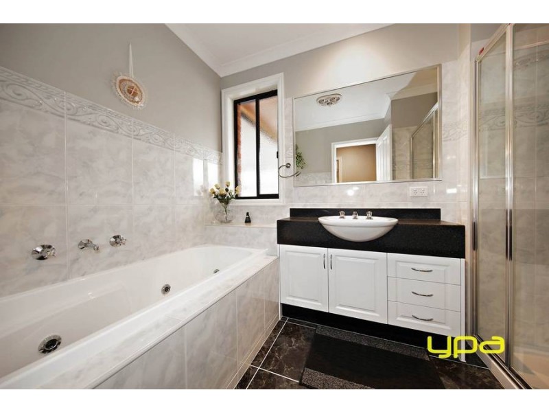 24 Jamieson Terrace, Taylors Hill VIC 3037