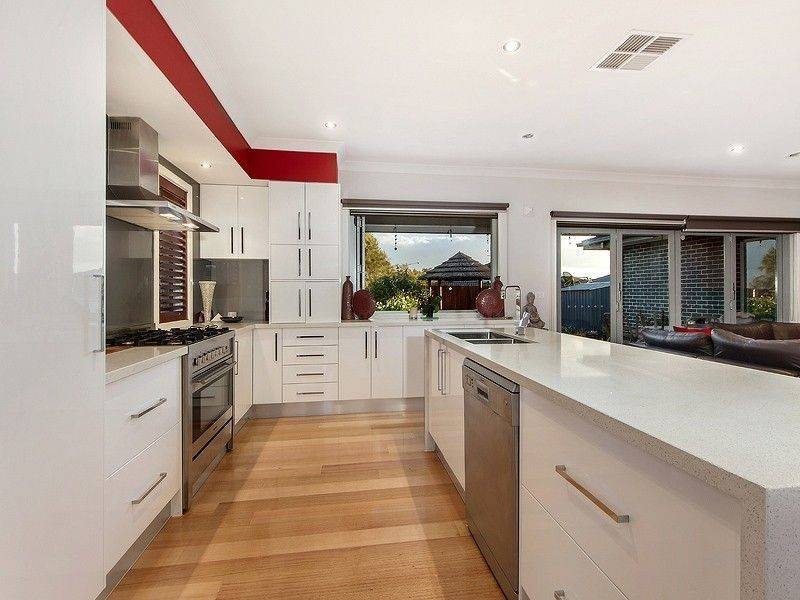 14 Bowman Court, Taylors Hill VIC 3037