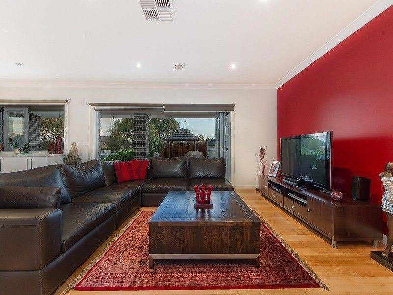 14 Bowman Court, Taylors Hill VIC 3037