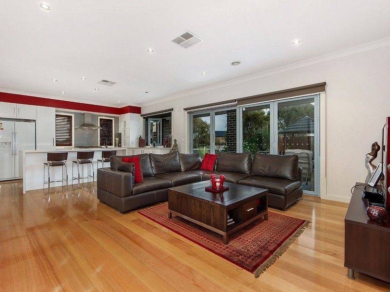 14 Bowman Court, Taylors Hill VIC 3037