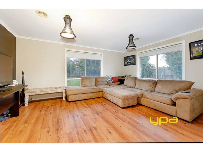 8 Kolivas Court, Hillside VIC 3037