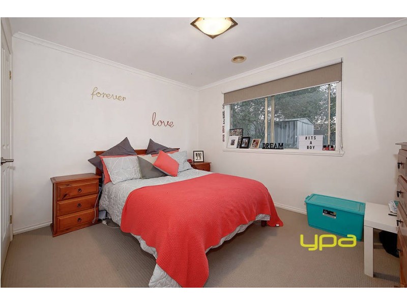 8 Kolivas Court, Hillside VIC 3037