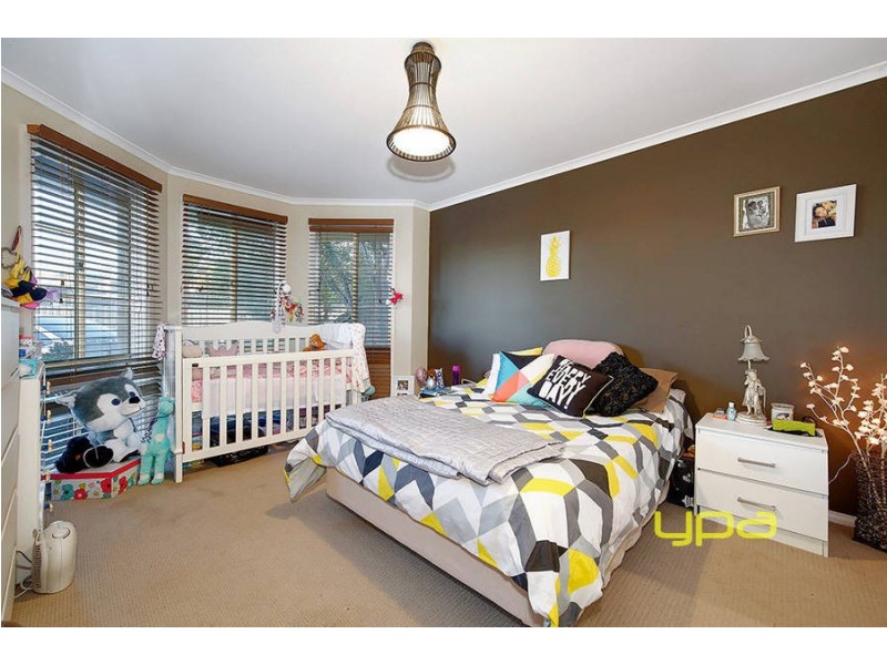 8 Kolivas Court, Hillside VIC 3037