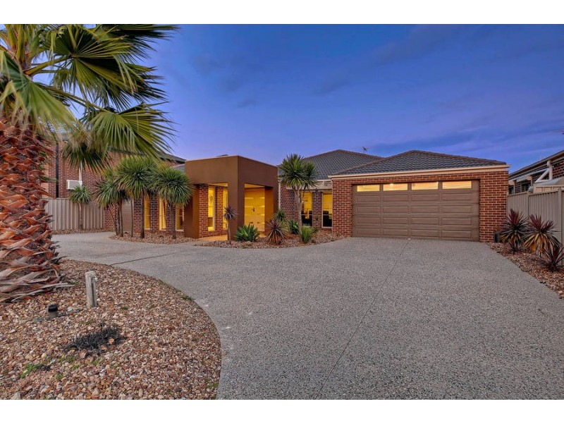 11 Montpellier Drive, Hillside VIC 3037