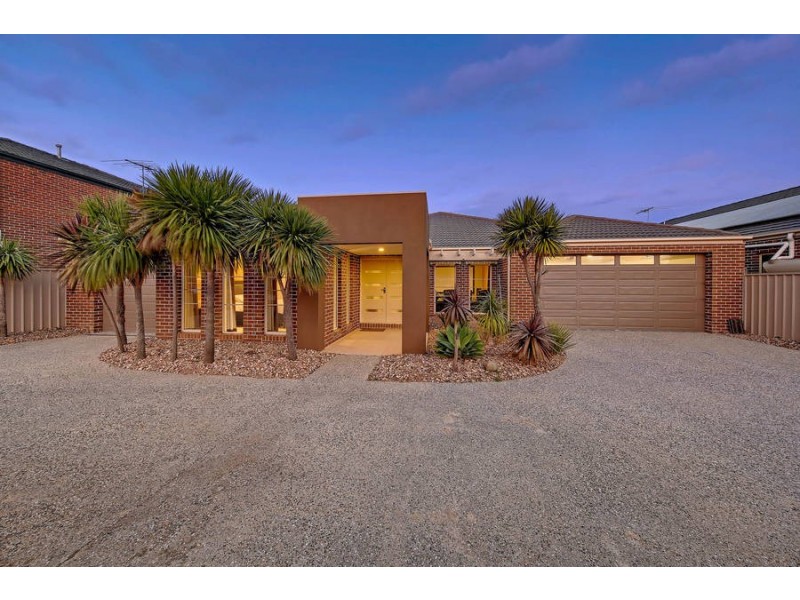 11 Montpellier Drive, Hillside VIC 3037