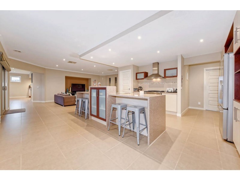 11 Montpellier Drive, Hillside VIC 3037