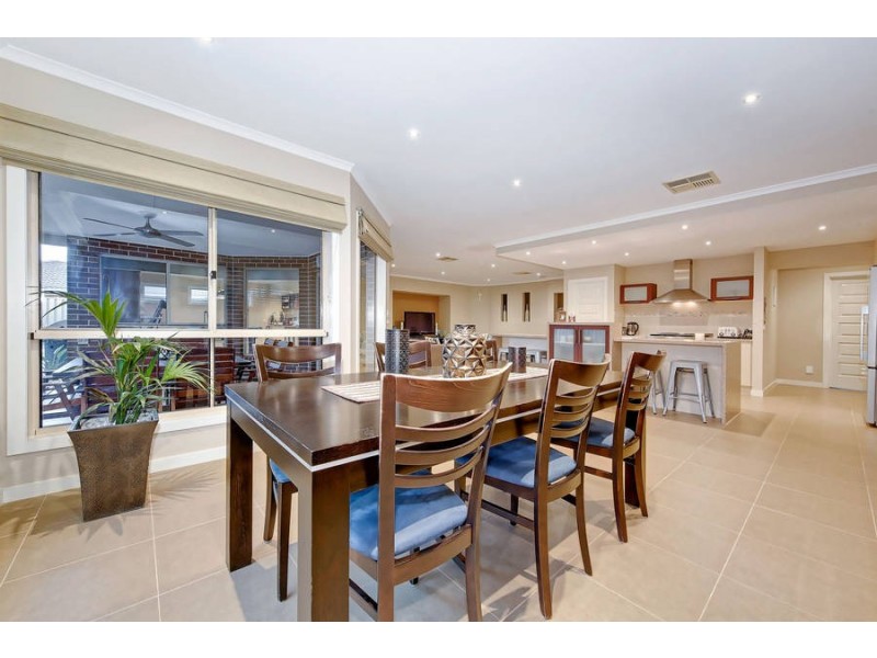 11 Montpellier Drive, Hillside VIC 3037