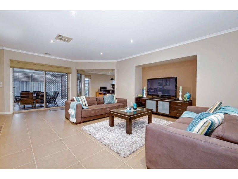 11 Montpellier Drive, Hillside VIC 3037
