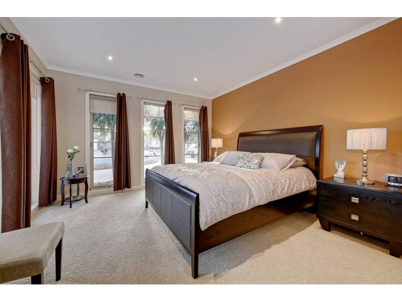 11 Montpellier Drive, Hillside VIC 3037