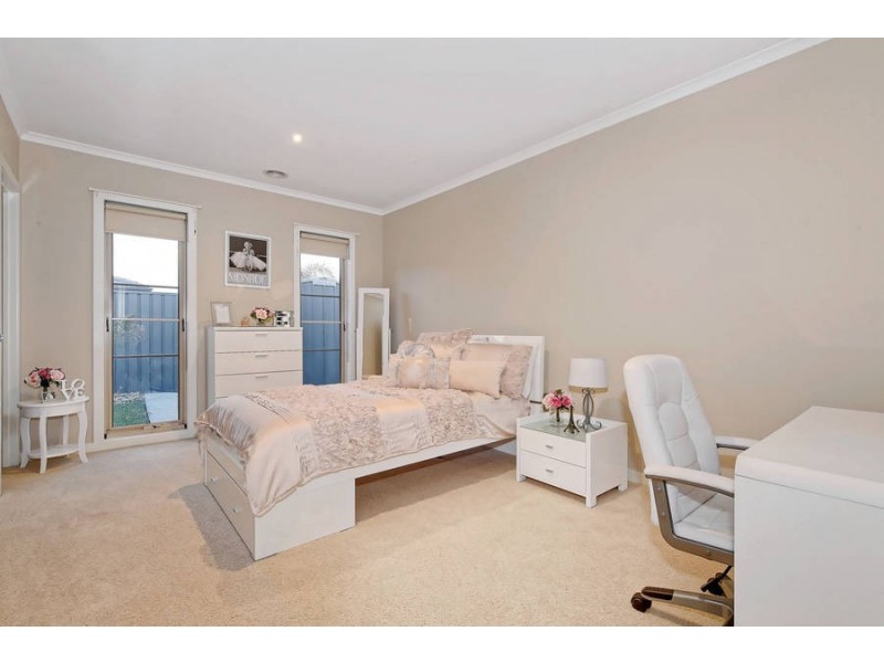 11 Montpellier Drive, Hillside VIC 3037
