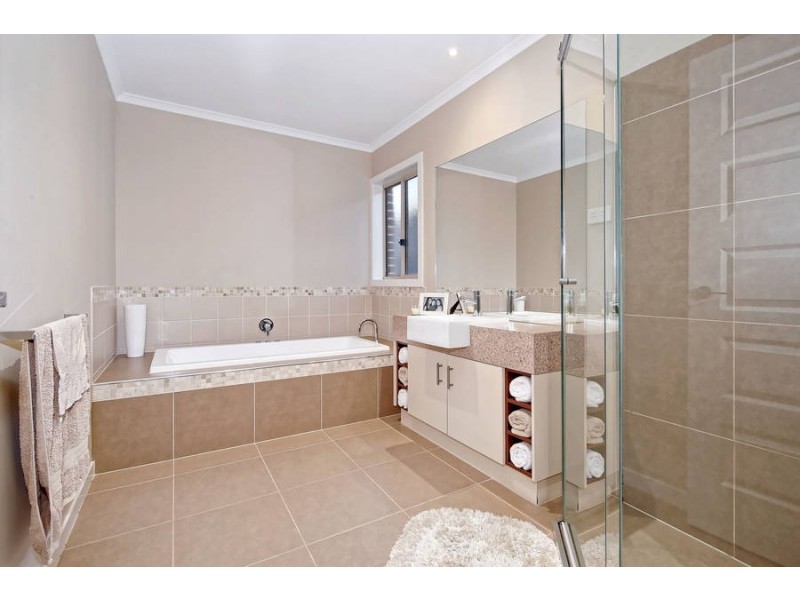 11 Montpellier Drive, Hillside VIC 3037