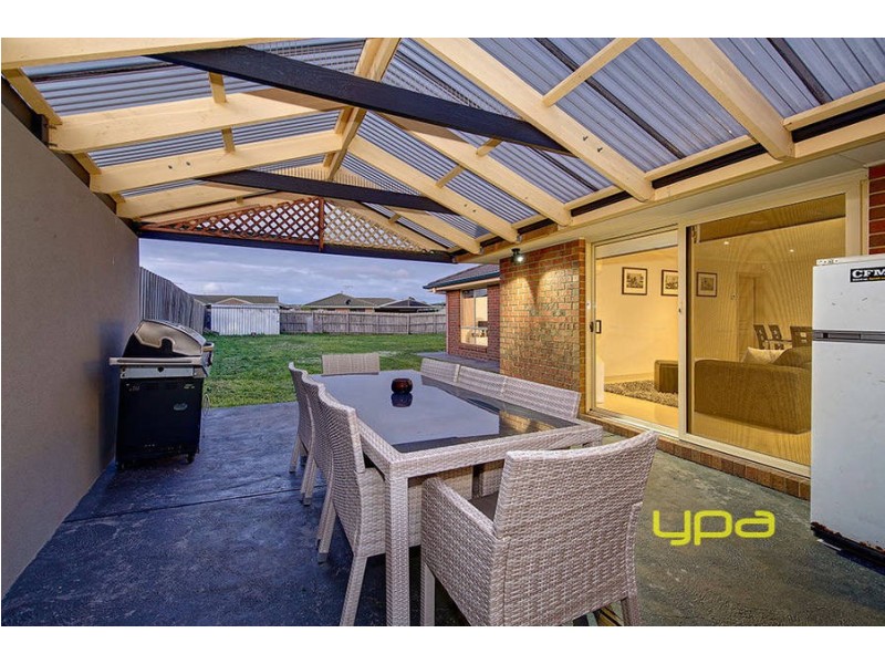 25 Santolin Drive, Hillside VIC 3037