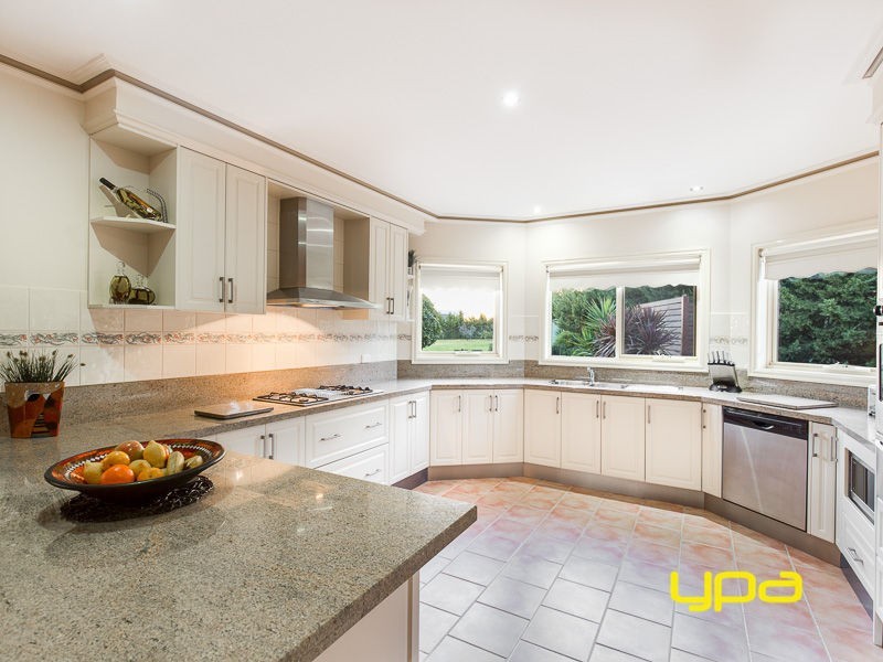 2 Robinia Close, Hillside VIC 3037