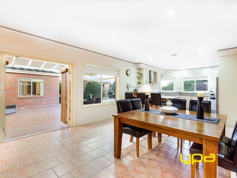 2 Robinia Close, Hillside VIC 3037