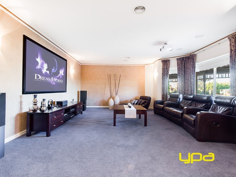 2 Robinia Close, Hillside VIC 3037