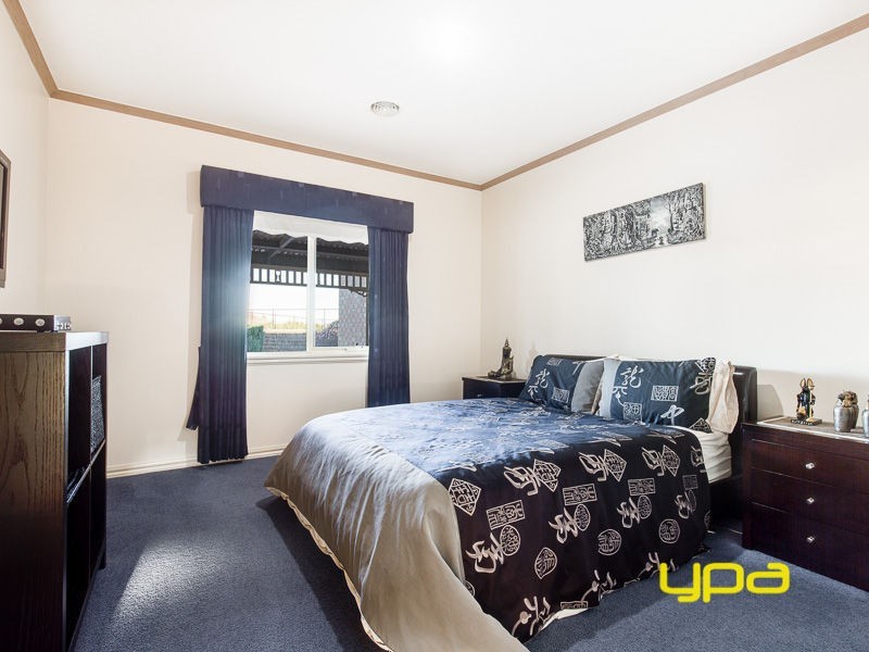 2 Robinia Close, Hillside VIC 3037