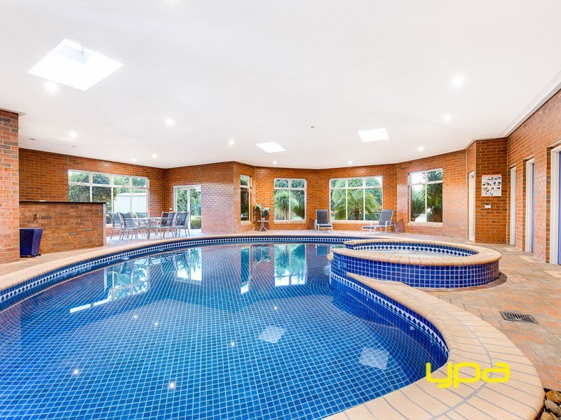 2 Robinia Close, Hillside VIC 3037